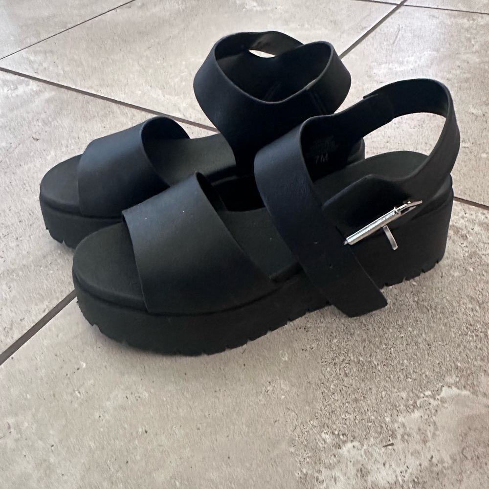 Soda black platform sandals 7